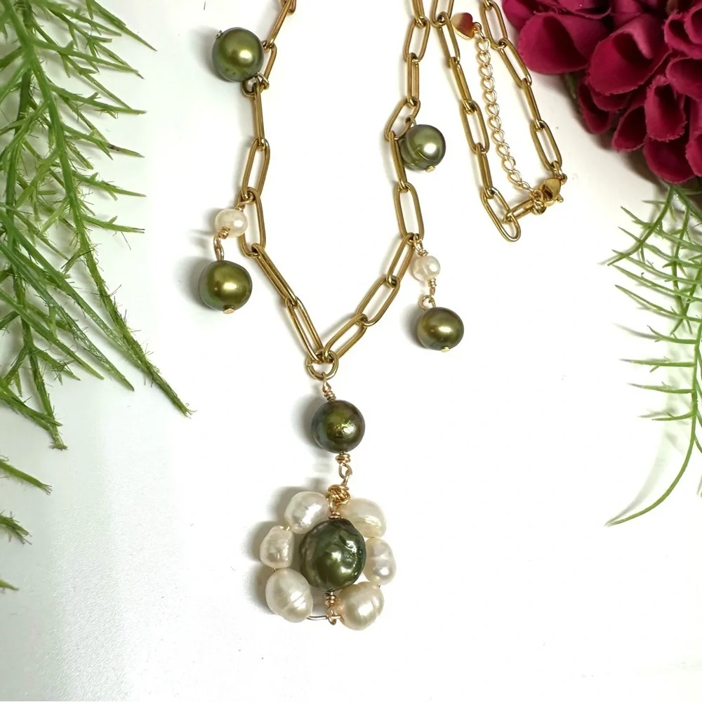 NEW⚜️Freshwater Pearl Flower Charm Necklace